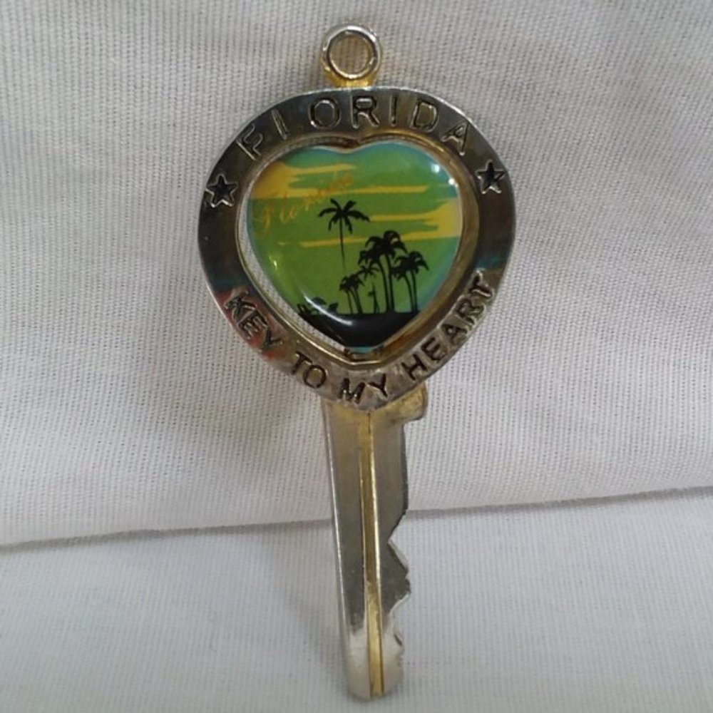 FLORIDA Souvenir Key Metal Silvertone Palm Trees